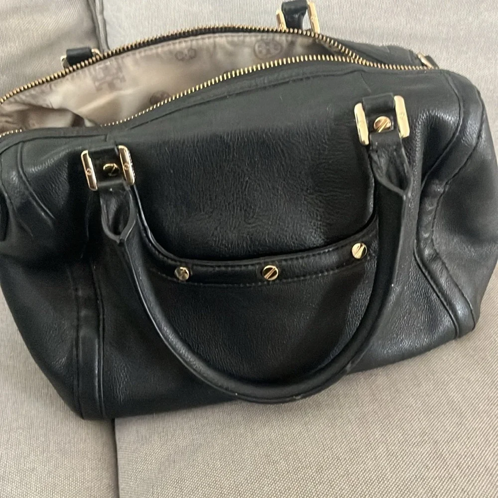 Tory Burch Black Leather Satchel Handbag with Gold Logo. - Picture 3 of 6